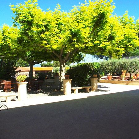 Le Mas De L'Amandier Saint-Saturnin-lès-Avignon Екстериор снимка