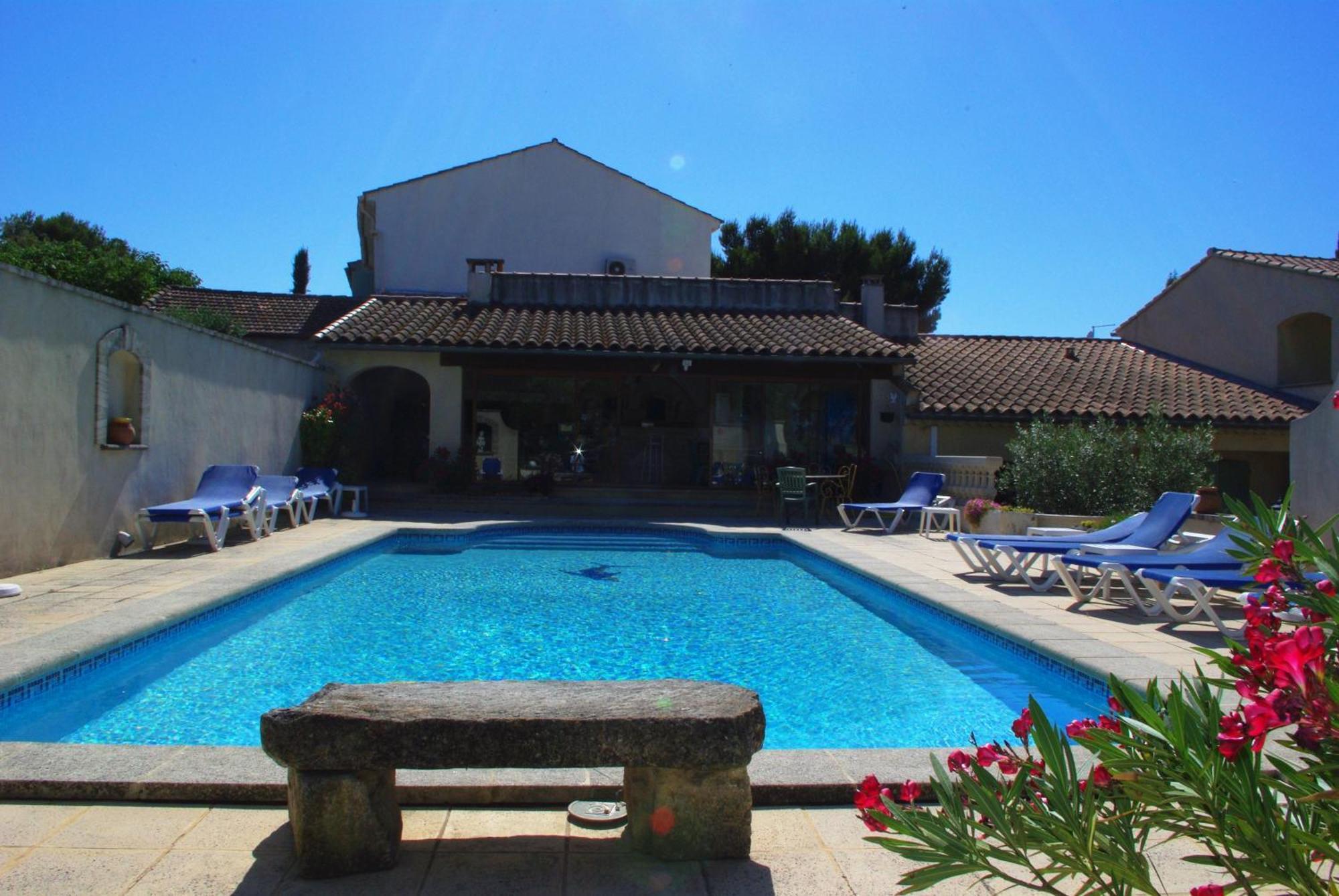 Le Mas De L'Amandier Saint-Saturnin-lès-Avignon Екстериор снимка