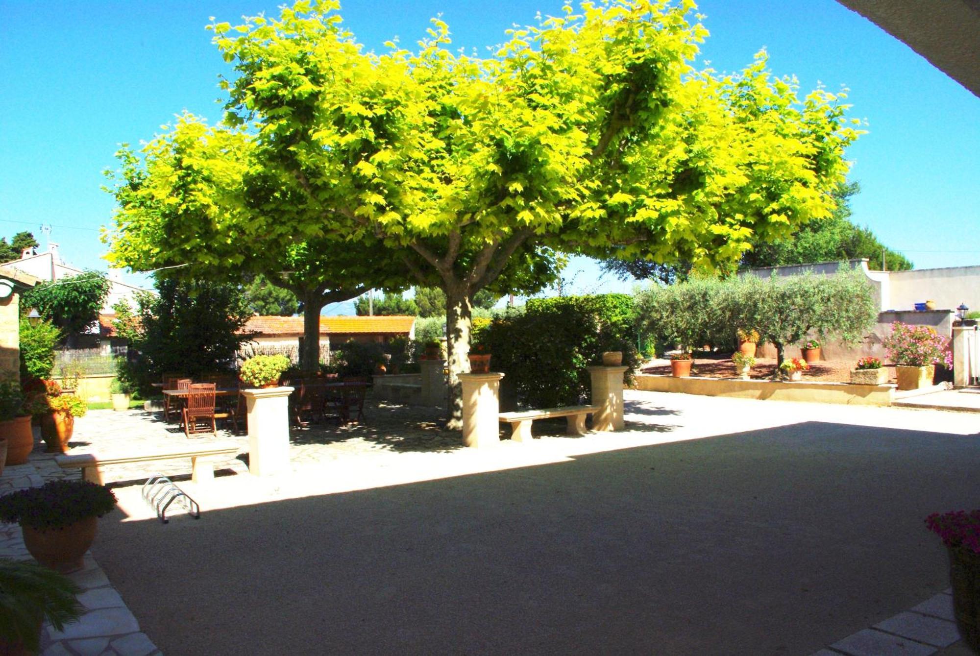 Le Mas De L'Amandier Saint-Saturnin-lès-Avignon Екстериор снимка