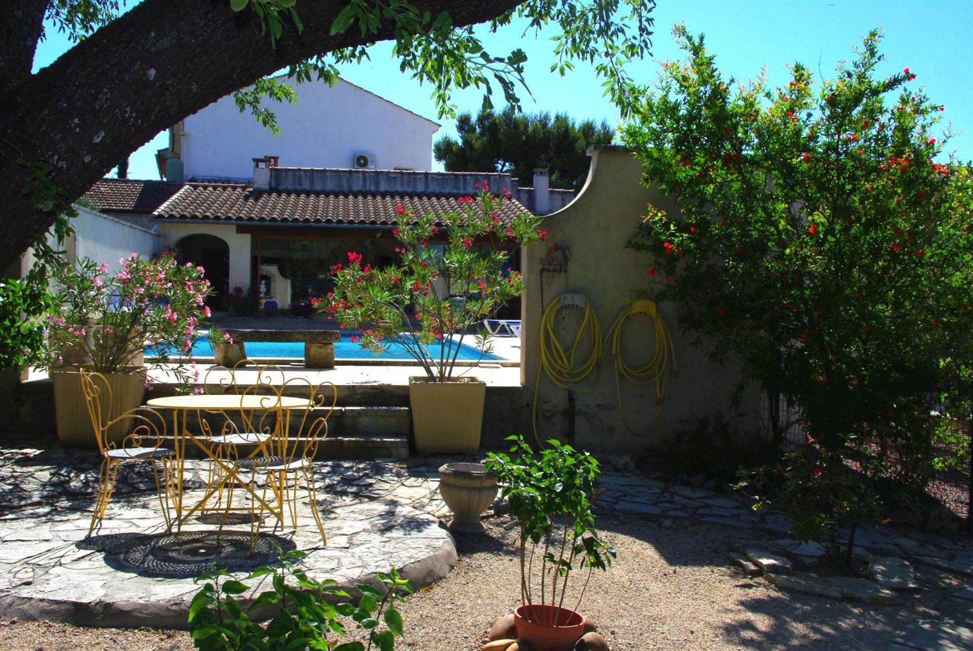 Le Mas De L'Amandier Saint-Saturnin-lès-Avignon Екстериор снимка